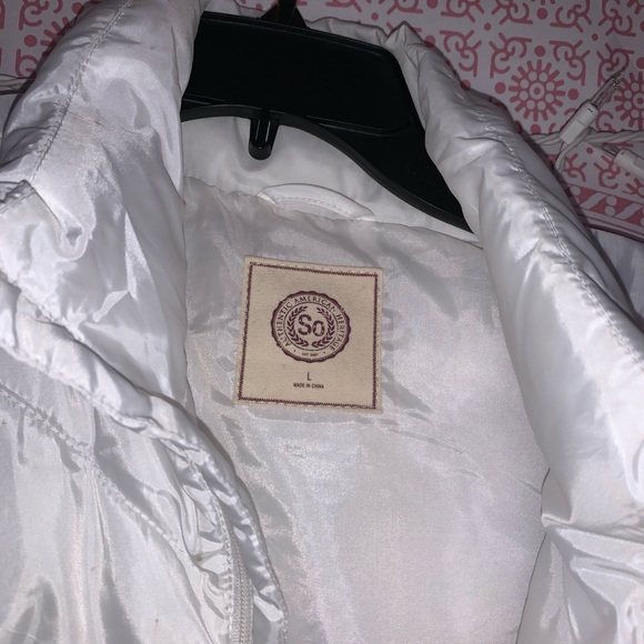 size large, white zip up vest - Picture 2 of 2